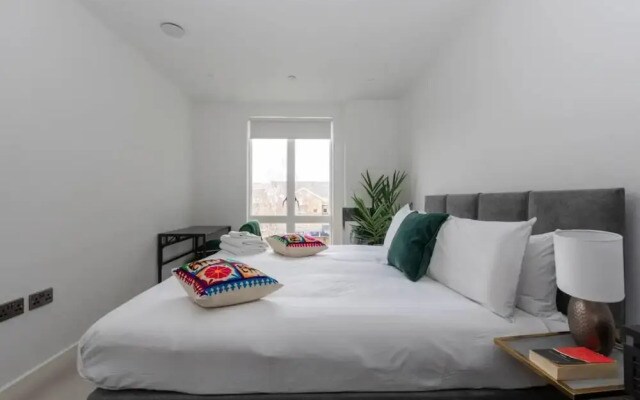 Tranquil & Stylish 1 Bedroom Flat With Private Balcony