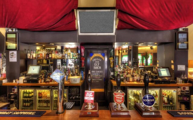 Arsenal Tavern Backpackers