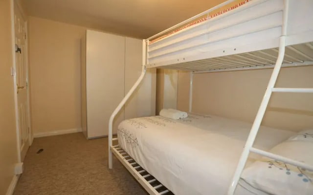 Beautiful 4 beds Hillview House