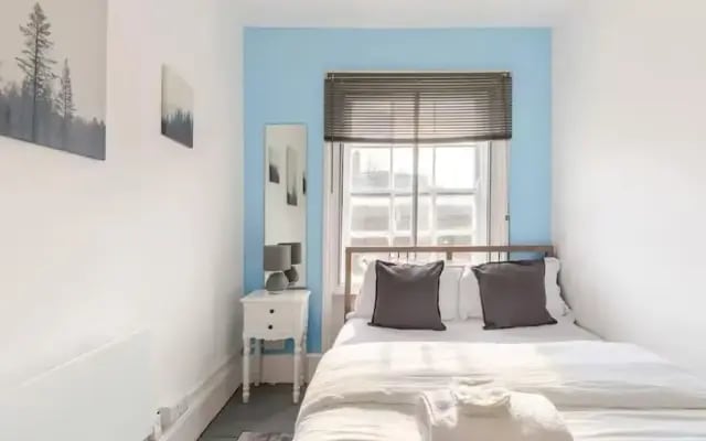 Camden 3-bed, Sleeps 6, 1 Min to Tube & Parking