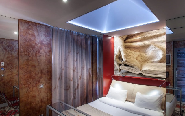 Apostrophe Hotel