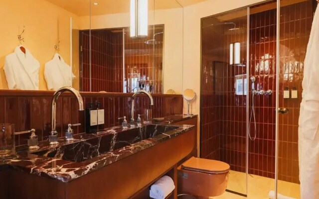 Confidential Suite 6, a Stone's Throw From the Louvre