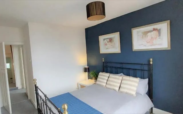 Very spacious two bedroom converted apartment in East Croydon