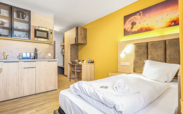 XZLLENZ Hotel