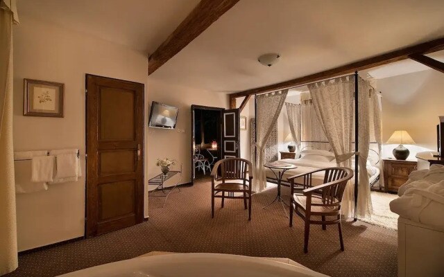 Chateau Loucen Garden Retreat