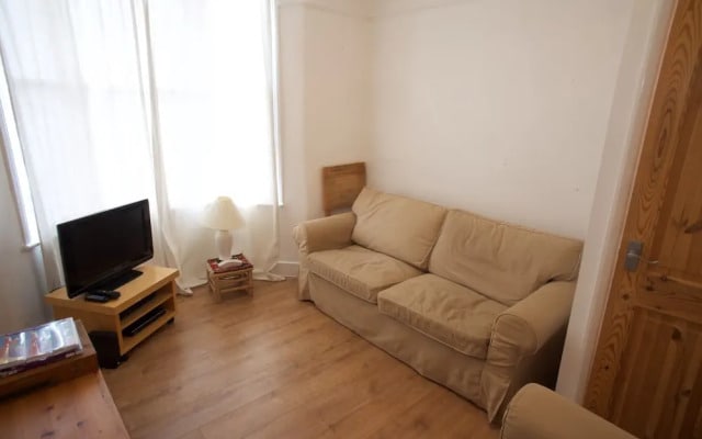 Victorian Flat In Homerton