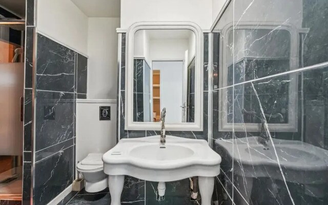 Exceptional Apartment With Terrace - La D Fense
