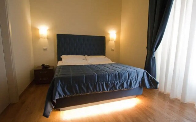 Rome Armony Suites - Deluxe Room