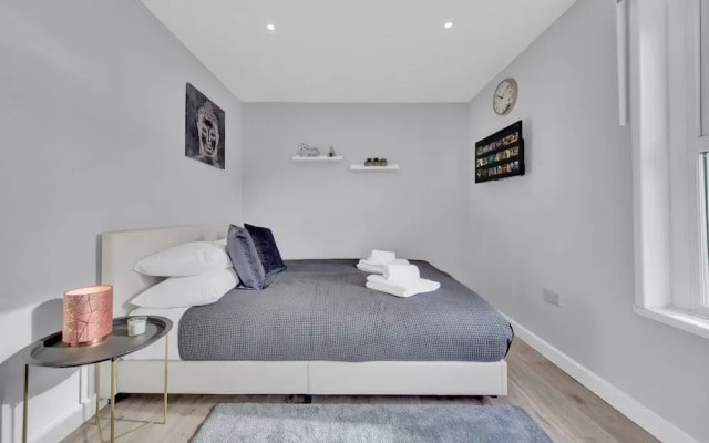 Lovely 1-bed Studio in West Drayton