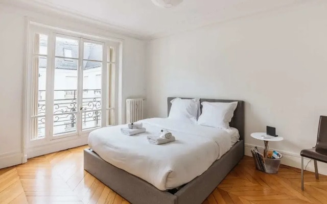 Beautiful apartment for 6 pax Near Eiffel Tower by GuestReady