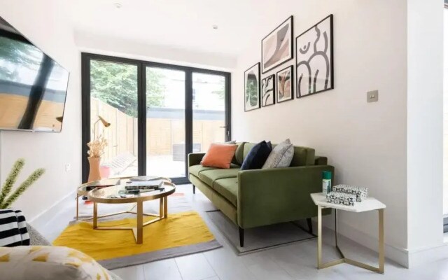 The Brixton Hill - Modern & Bright 2BDR Apartment with Garden