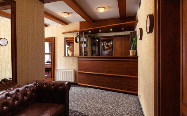 Prague Hotel Carl Inn restaurant & Free Parking