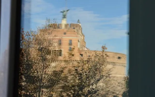 Una finestra su Castel Sant'Angelo