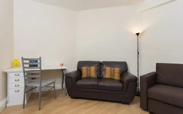 2 Bed Apartment In Kensington