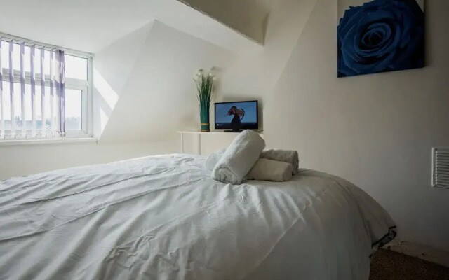 WoodHus Lodge Lovely Specious Room 5