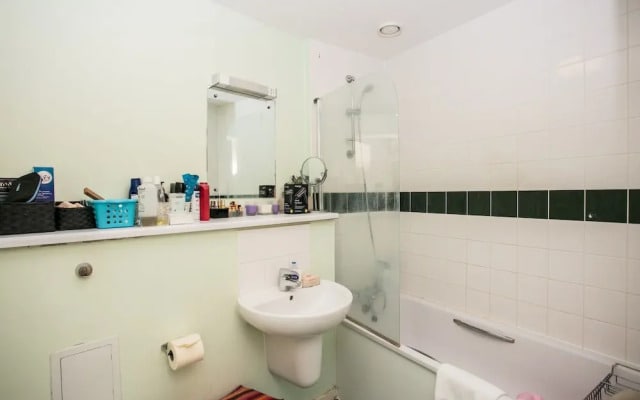Clapham 1 Bedroom Flat With Balcony