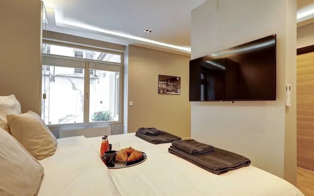 Elegant Apartment With Ac-3br-10p-place des Vosges
