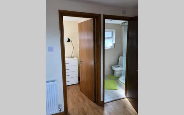 S6 Ensuite Loft Studio Space (Sandycroft Guest House)