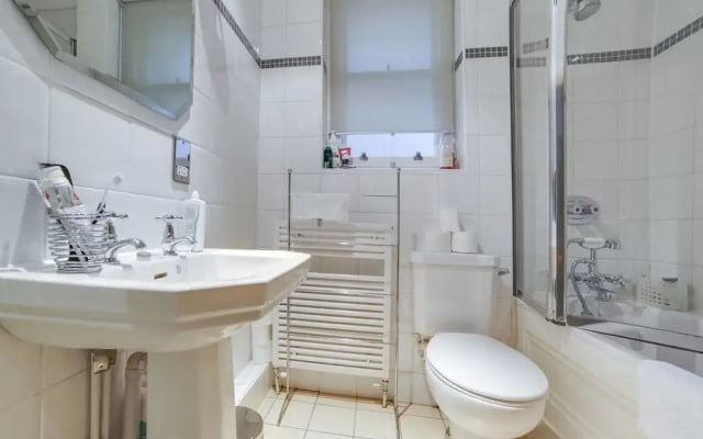 Bright Spacious 2BR Home Near Victoria