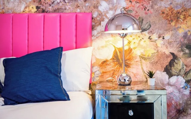 Outstanding Deluxe Self Contained City Apartment