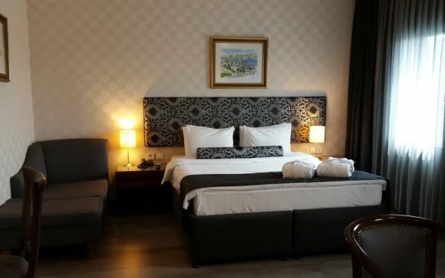 Adela Hotel