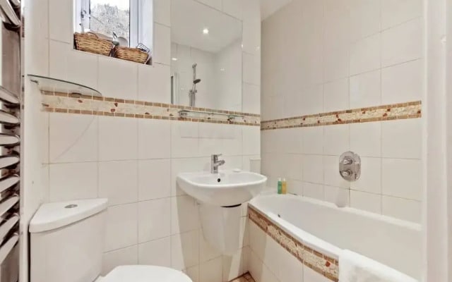 Lovely 2 Bed Apt W/patio nr Shepherd's Bush