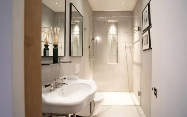 Cadogan Square - 2 Bedroom Apartment V