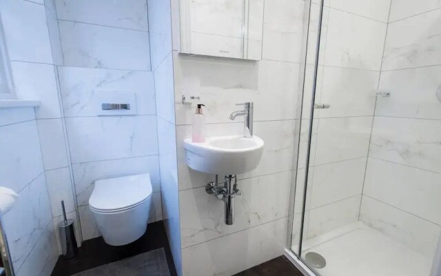 Elegant 2 bed Flat Close to Kensington Gardens!