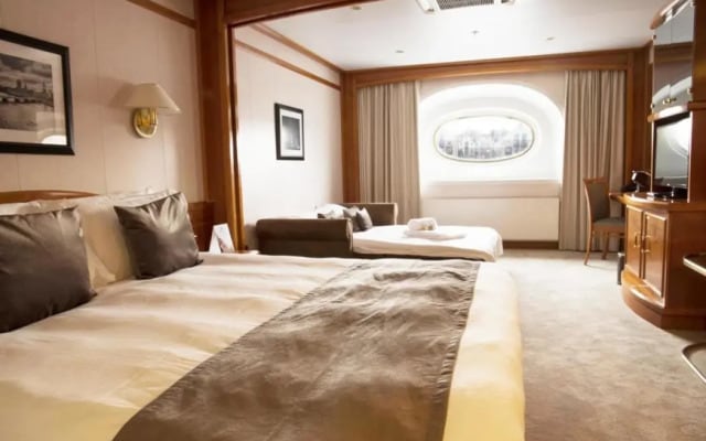 Sunborn London