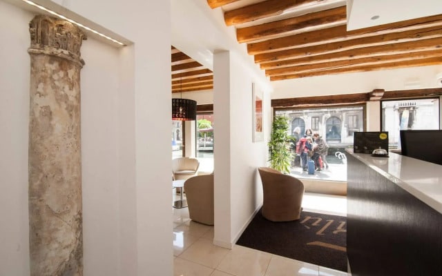 Leone Hotel