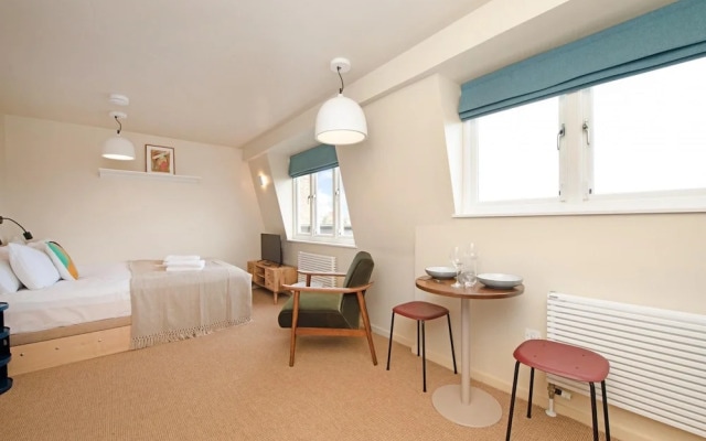 Large Studio With Garden Views in Leafy NW London