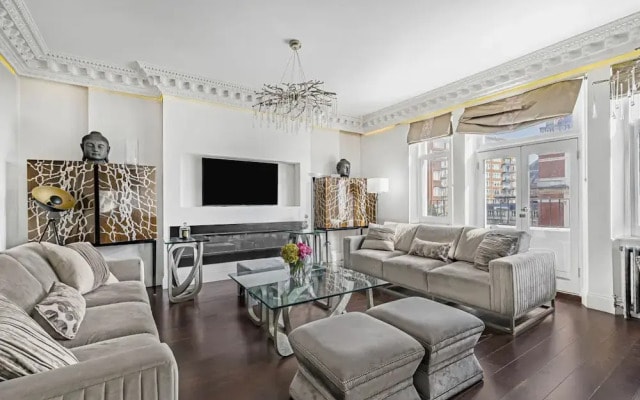 Royal Residence - Steps Away From Hyde Park