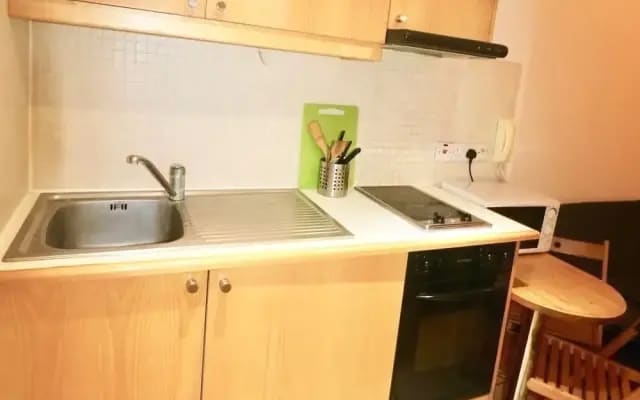 HFS Studio Hyde Park L8