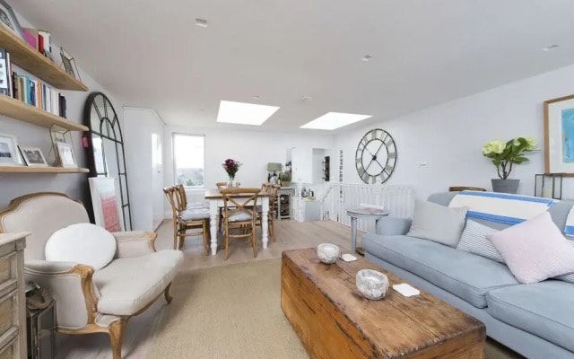 Beautiful 2BR Split Level Fulham Apartment