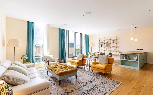 Luxury Penthouse Overlooking the Thames