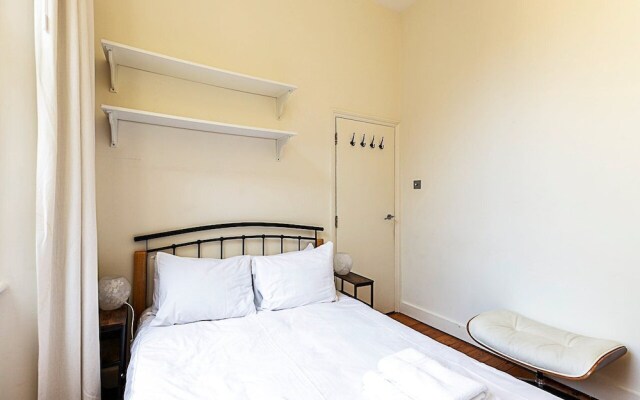 Stylish West Kensington Flat With Character