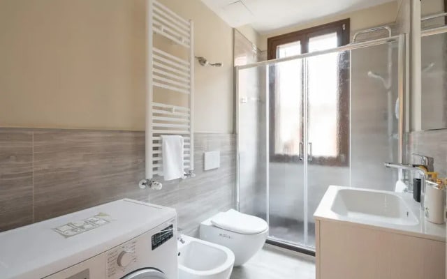 Ve.N.I.Ce Cera Remer Suite