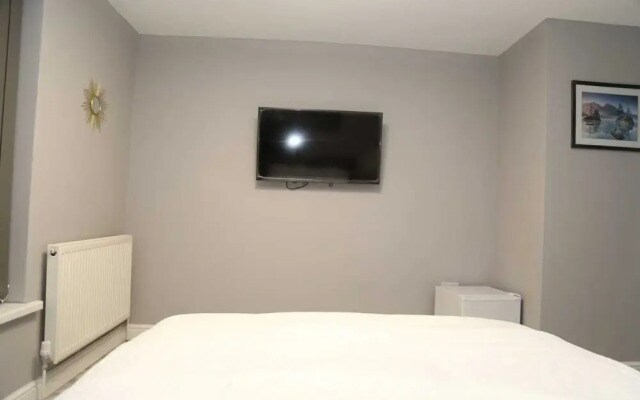 Budget 4-bed House in Woolwich