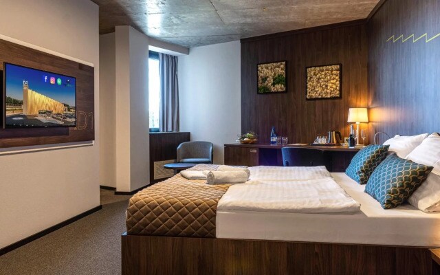 Hotel D-1