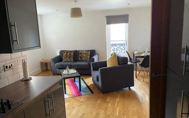 Hull Spacious Guest House-3