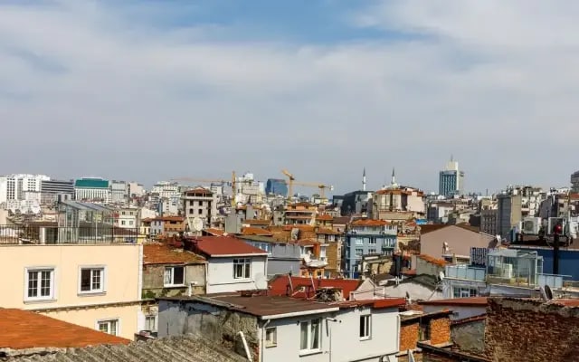 Senior Pera Suites