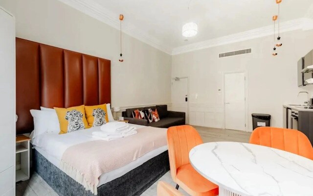 Apts in the Heart of High st Kensington