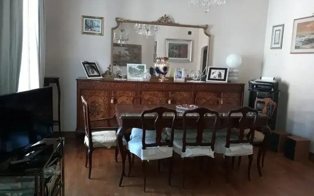The Queen's Coffer