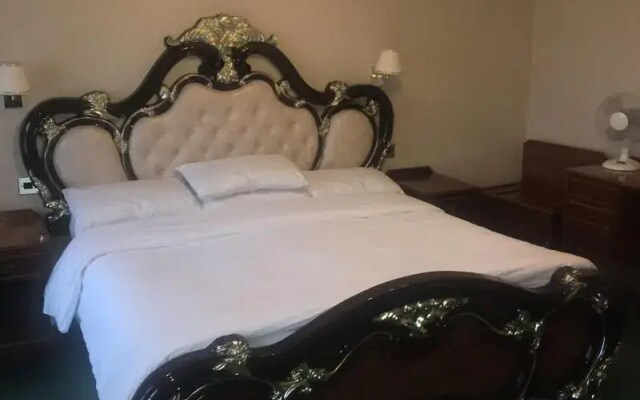 Three Queens Hotel