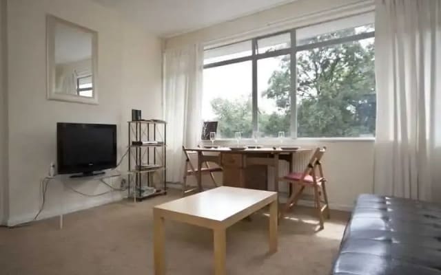 Chic Zone 2 London Apartment