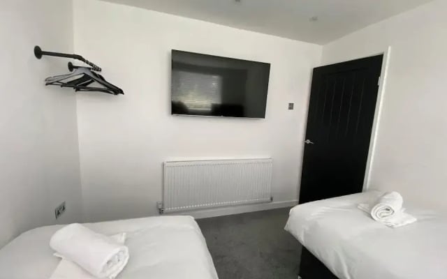 Lovely Refurbished 3-bed House in Liverpool