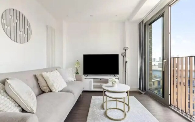 London Gateway Apartment
