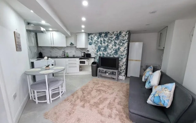 Cozy Sleep 5 Hudds Base -work/travel, Free Parking