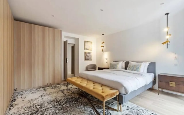 Stunning 2 Bed Apartment, Sleeps 4