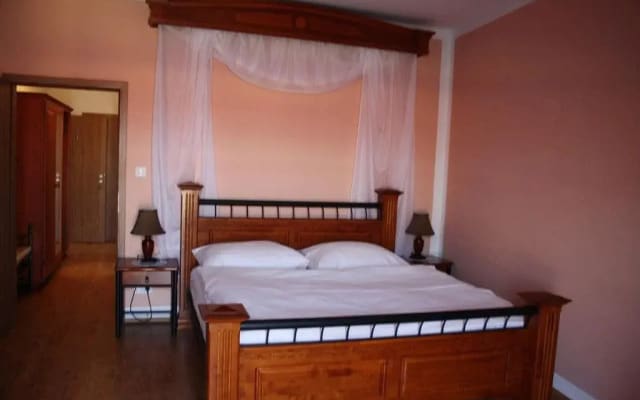 Hotel Lony